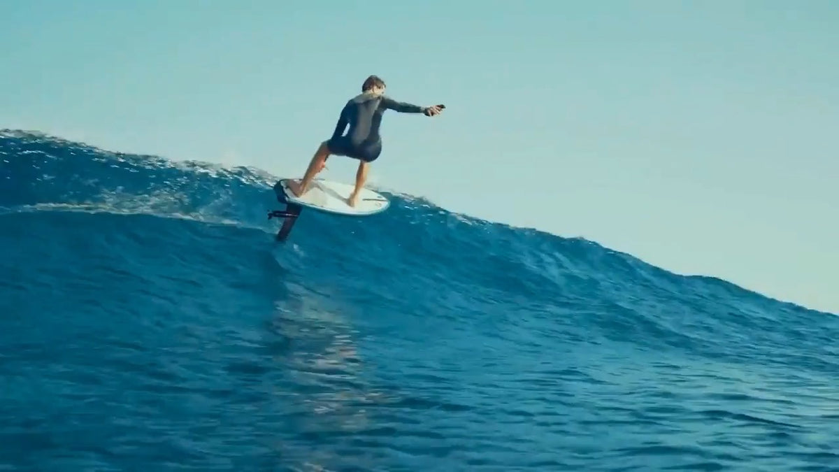 Rider foiling a wave with Manta TakeOff foil assist